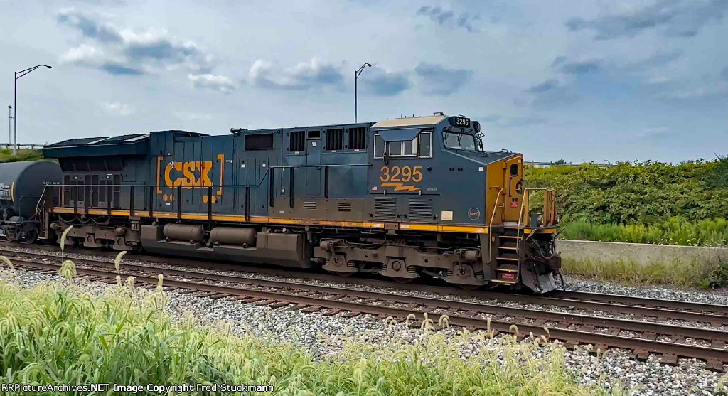 CSX 3295 is the rear DPU.